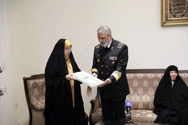 درجه سپهبدی شهید محمد باقری به خانواده شهید اعطا شد