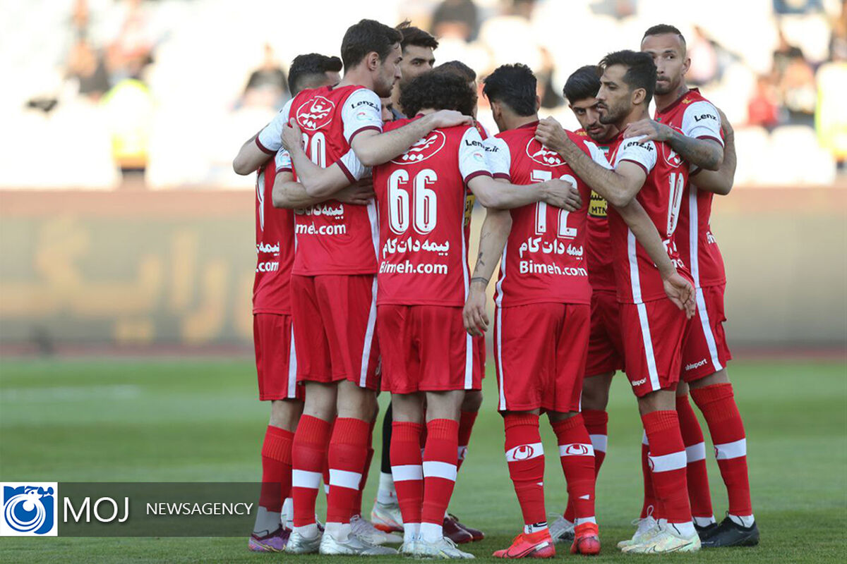 دیدار تیم های فوتبال پرسپولیس و نفت مسجد سلیمان