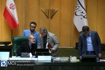 لاریجانی جایگاه مجلس دهم را تضعیف کرد/ پرداخت حقوق های فوق نجومی در شرکت های دولتی 