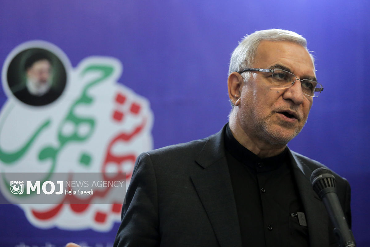 بازدید وزیر بهداشت از نمایشگاه رویداد ملی شهید جمهور