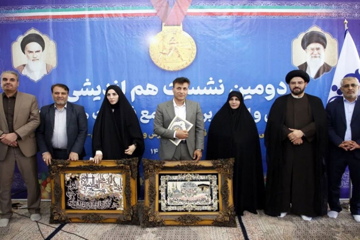 تجلیل از دو ورزشکار قمی