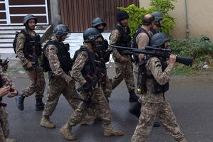 4 سرباز پاکستانی در انفجار بمب کنار جاده ای کشته شدند