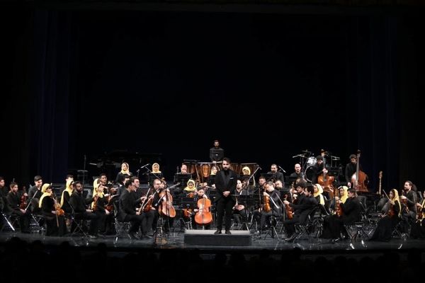 امین غفاری ارکستر جوانان پارس زمین را به تالار وحدت آورد