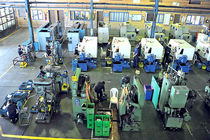 دولت با کاهش ریسک های سرمایه گذاری تولید و صادرات را تقویت کند