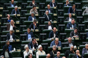طاهرخانی و انارکی عضو ناظر مجلس در ستاد مبارزه با قاچاق کالا و ارز شدند