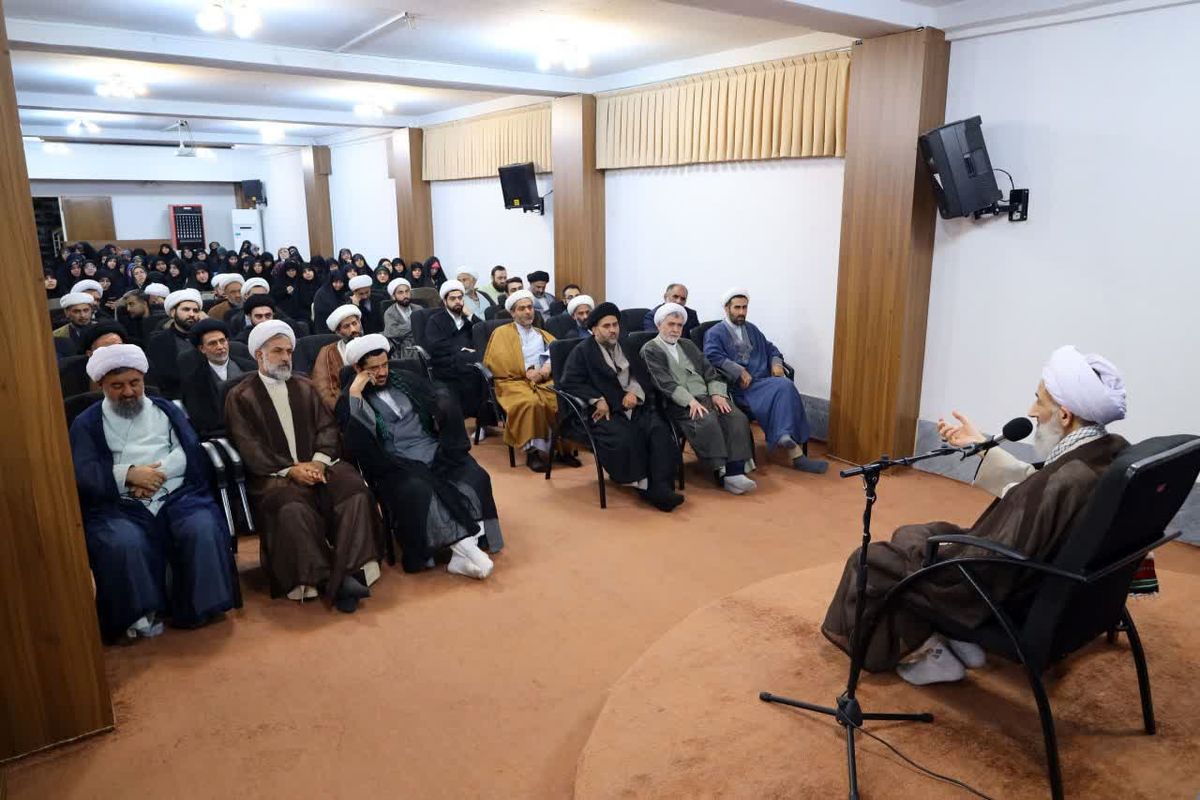 آیت‌الله محمدی لائینی در دیدار با جمعی از مبلغین و مبلغات طرح‌های امین