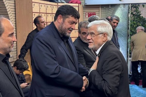 برگزاری مراسم ترحیم والده رییس جمعیت هلال‌احمر در مسجد بلال