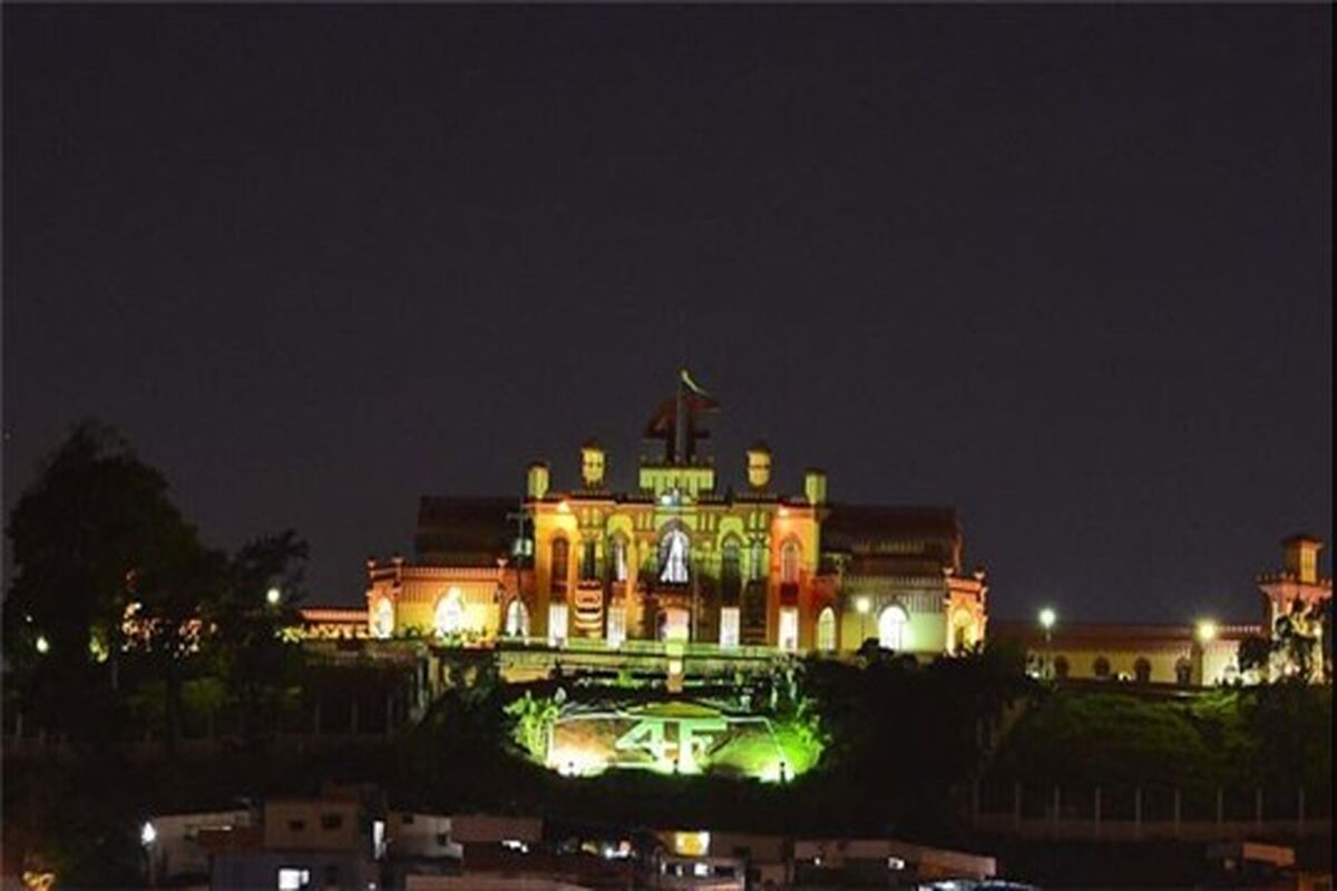 آرامگاه+چاوز