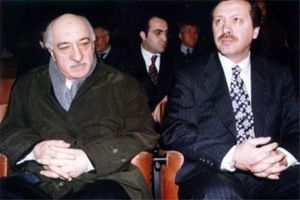 فتح الله گولن: خودم قربانی کودتا هستم / یونان استرداد کودتاچیان فراری را بررسی می کند