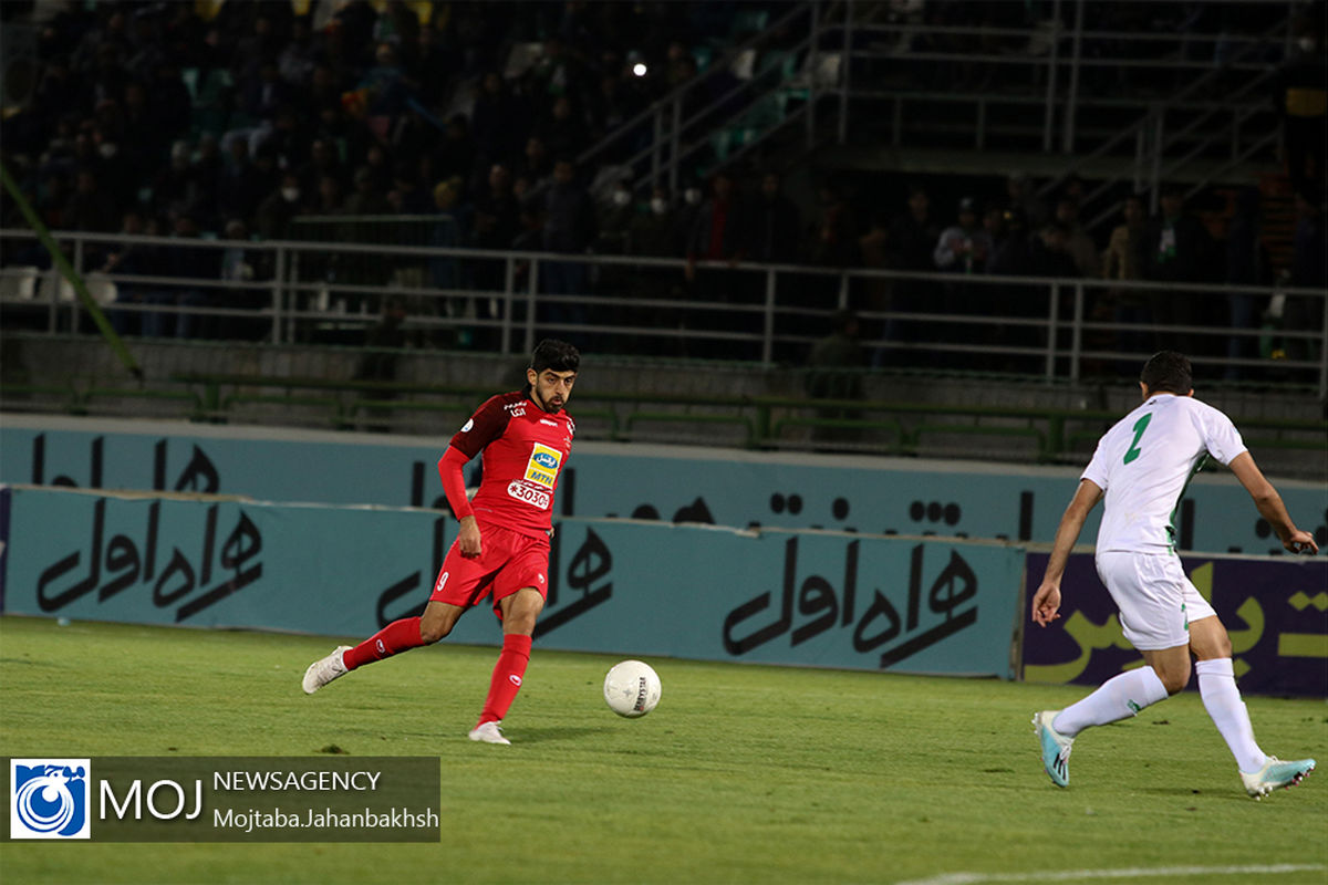 دیدار تیم های فوتبال ذوب آهن و پرسپولیس