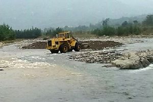 برداشت کنندگان غیر مجاز شن و ماسه در رودبار روانه زندان شدند