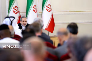 نشست وزیر امور خارجه با سفرا، کارداران و روسای نمایندگی‌های خارجی