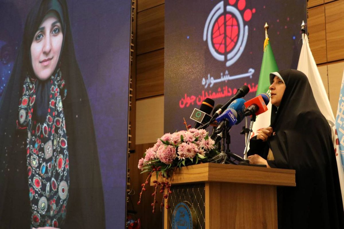 زهرا بهروزآذر