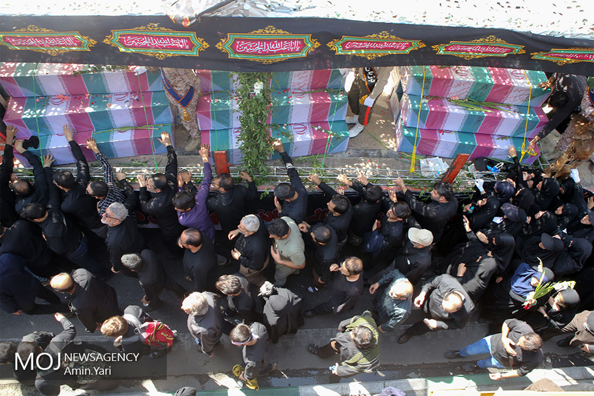 تشیع پیکرهای مطهر 135 شهید گمنام دوران دفاع مقدس