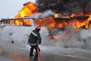 آتش سوزی یک اتوبوس در محور قزوین مهار شد