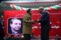  رئیس مجلس از خانواده‌های شهدا و چهره‌های تأثیرگذار انقلاب اسلامی قدردانی کرد