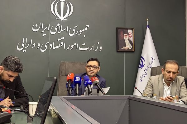 نرخ بهای خدمات شهری از تاکسی‌های اینترنتی حذف شد/۱۱۴۲ شرط ناهنجار از صدور مجوزها حذف گردید