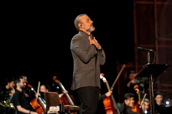 در زمان شروع کنسرت علیرضا قربانی تغییر ایجاد شد