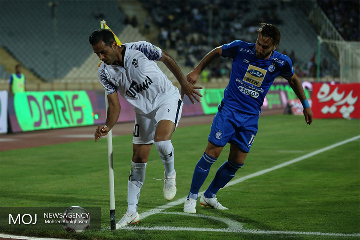 دیدار تیم های فوتبال استقلال تهران و پیکان