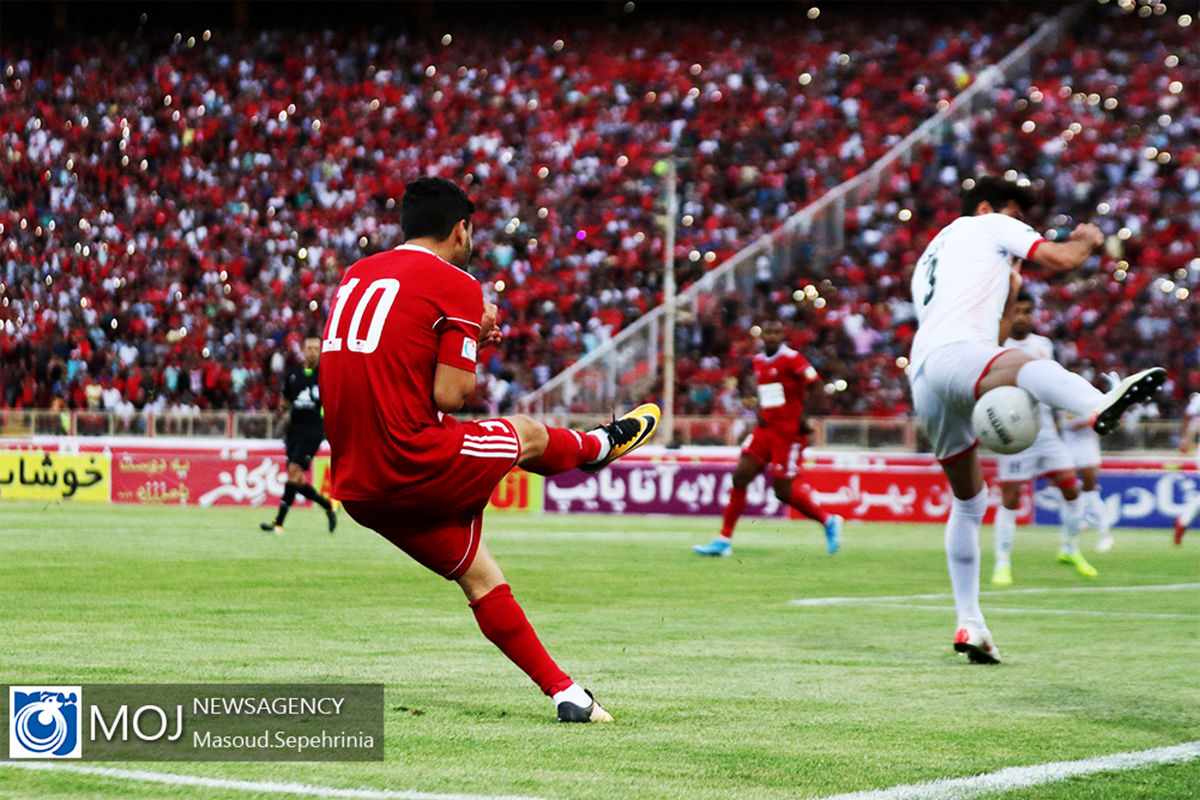 دیدار تیم های فوتبال تراکتورسازی تبریز و پرسپولیس