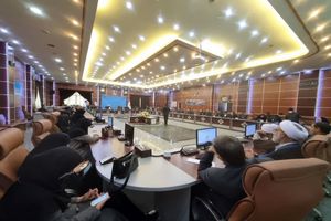 بهره مندی از ظرفیت اساتید و نخبگان دانشگاه در صنایع استان مرکزی