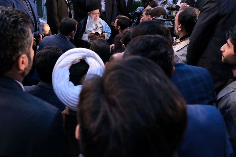 پخش مشروح دیدار جمعی از شاعران با رهبر انقلاب امشب از شبکه یک