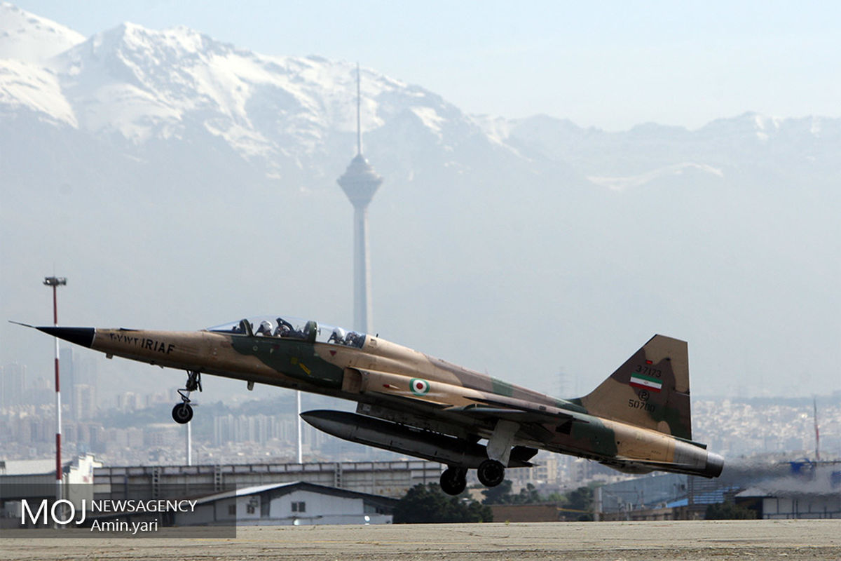 تمرین رژه جنگنده های نیروی هوایی ارتش