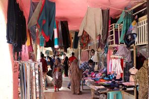 سد معبر گریبان گیر شهروندان مینابی/لزوم ایجاد بستر مناسب و ساماندهی دست‌فروشان