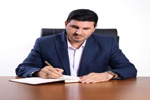 در آلودگی هوا ادارات تعطیل می شوند اما کارگران زحمتکش شهرداری کار می کنند