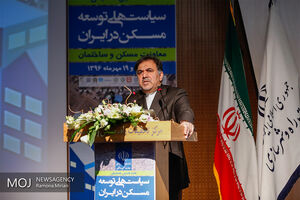 برای اسکان موقت زلزله زدگان بنیاد مسکن هشت استان معین بسیج شده اند