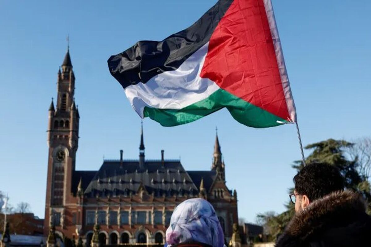 فلسطینیان در مقابل دادگاه لاهه