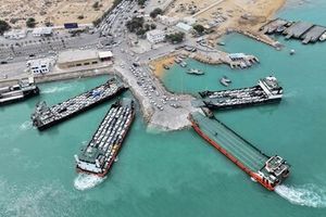 منتقدان مناطق آزاد کشور را به مناظره دعوت می‌کنم