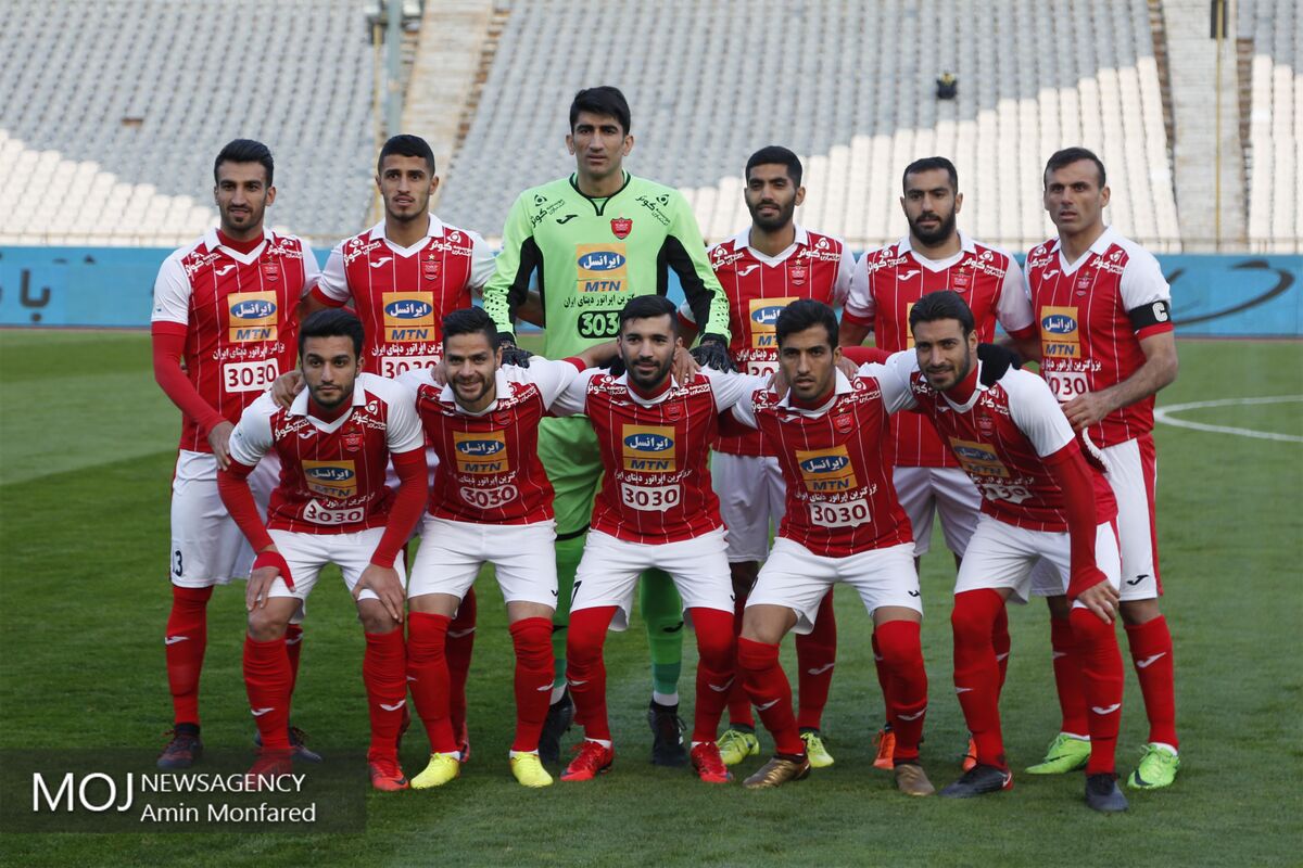 دیدار تیم های فوتبال پرسپولیس و نفت تهران