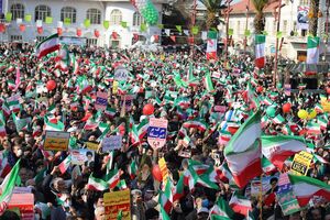 آغاز راهپیمایی ۲۲ بهمن در سراسر گیلان/ جوشش غیرت گیله زنان و گیله مردان تماشایی است+ فیلم