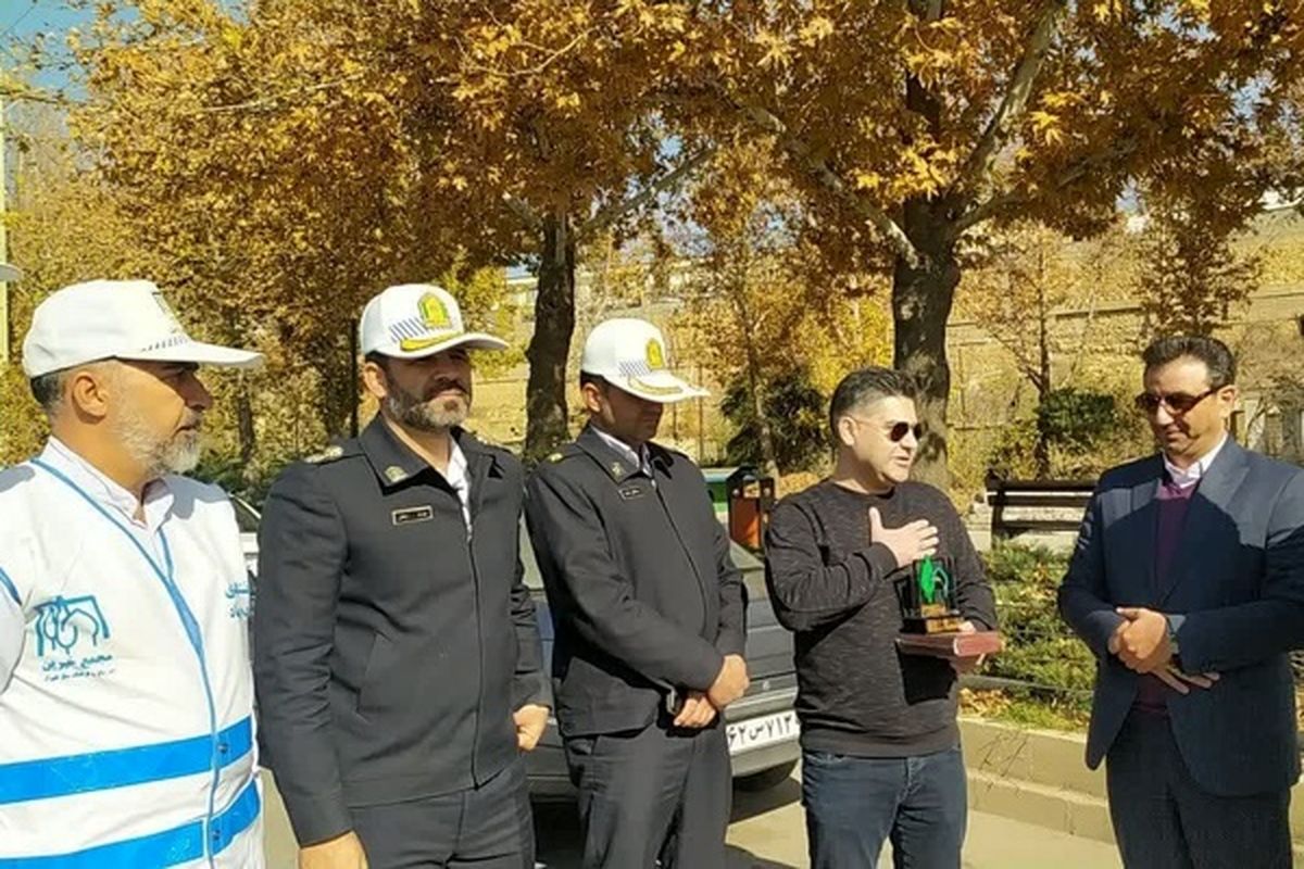 تجلیل از رانندگان قانون مند 