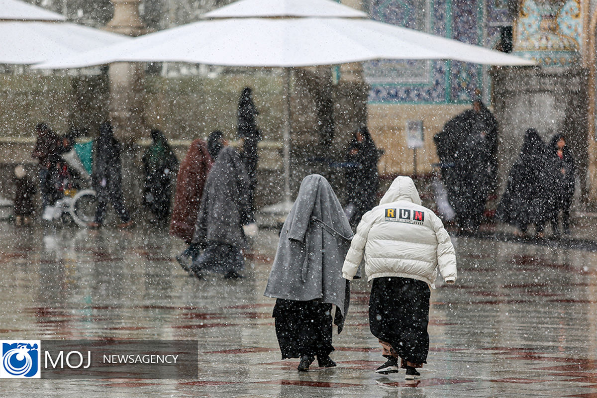بارش برف زمستانی در حرم حضرت معصومه (س)