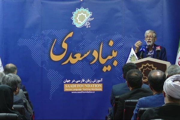 در هند و افغانستان باید زبان فارسی را حفظ کنیم