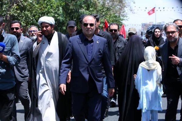 وزیر جهاد کشاورزی در مراسم تشییع پیکر مطهر رهبر شهید انقلاب حضور یافت