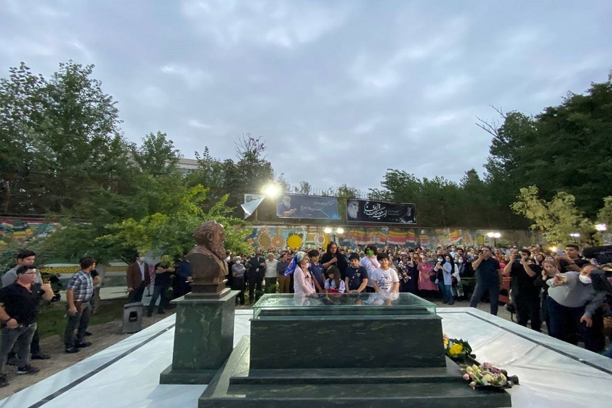  سردیس مرحوم ابتهاج