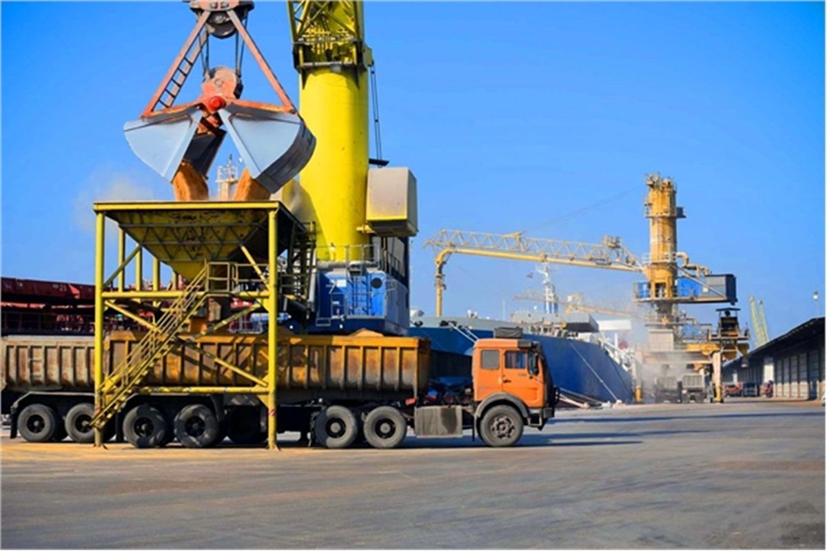 کالاهای اساسی در بنادر