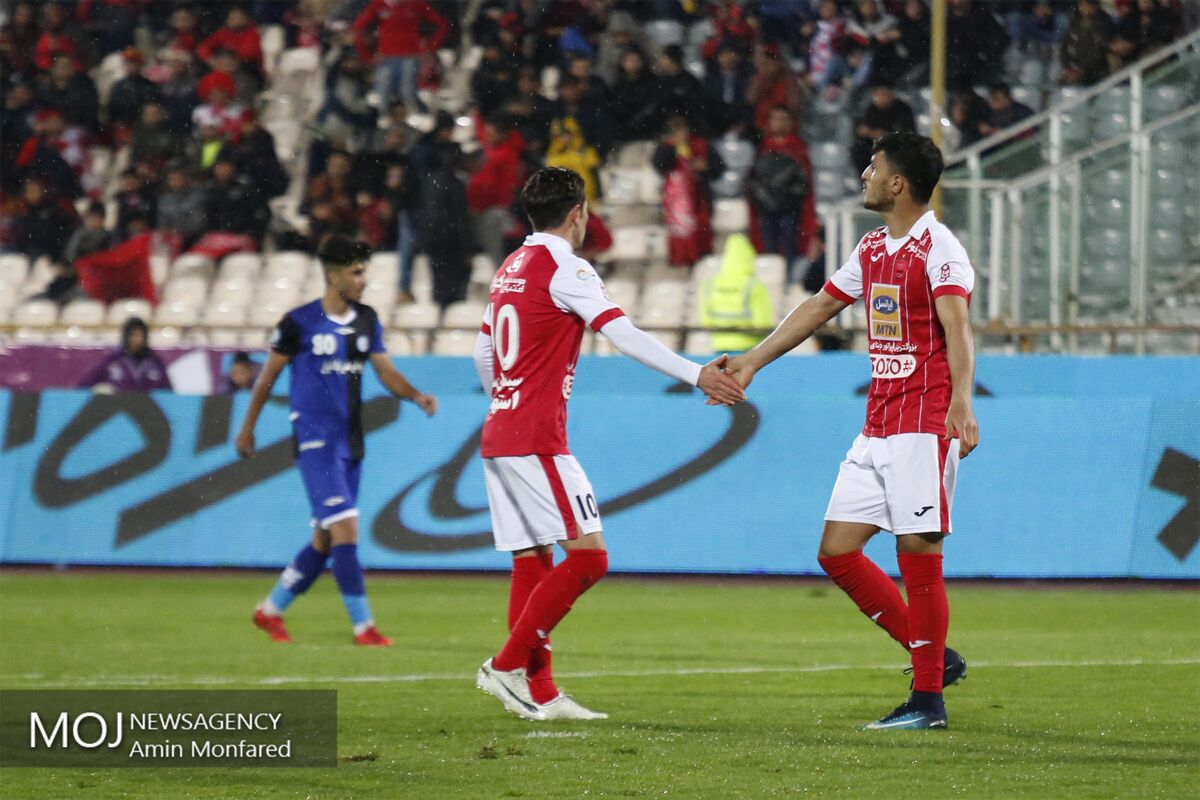 دیدار تیم های فوتبال پرسپولیس و استقلال خوزستان