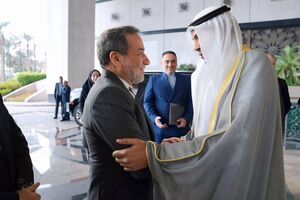 وزیر امور خارجه ایران با ولیعهد دولت کویت دیدار و گفتگو کرد