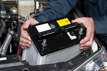 دستگیری سارق ۵۰ ساله‌ باطری خودرو در قم 