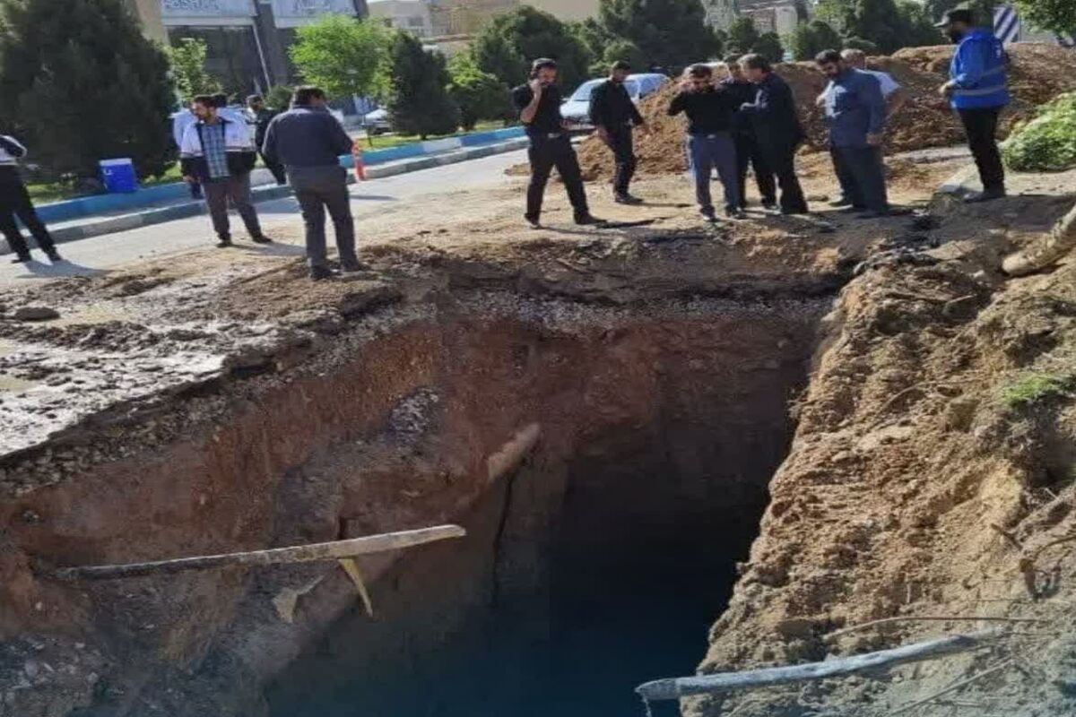 ریزش زمین در خیابان پروین