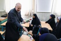 قالیباف به مناسبت اول مهر در مدرسه دخترانه فاطمیون تهران حاضر شد
