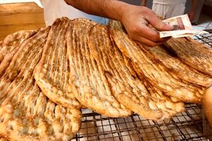 هر نانوایی در روز ۸ تا ۱۰ کیسه سهمیه دارد /هیچ نانوایی در همدان به علت مشکل آب تعطیل نشده