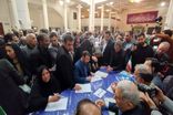 میز خدمت مدیران اجرایی فارس در حرم مطهر شاهچراغ(ع) برپا شد
