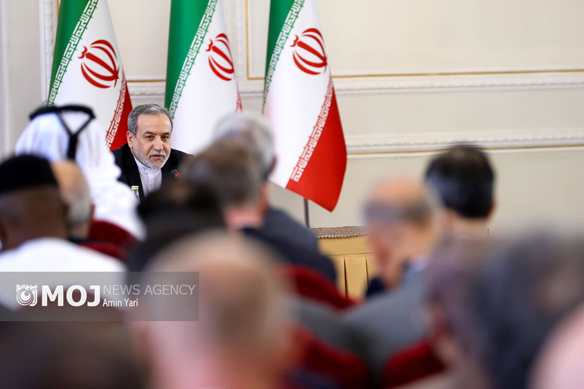 نشست وزیر امور خارجه با سفرا، کارداران و روسای نمایندگی‌های خارجی