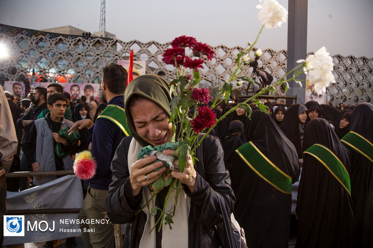 آیین بدرقه شهدای مدافع حرم در میدان امام حسین(ع)