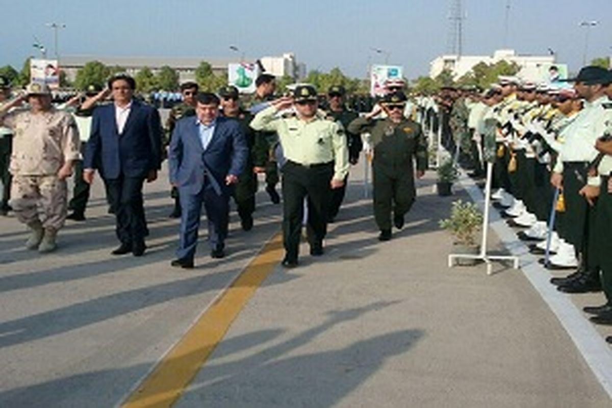 استاندار هرمزگان در صبحگاه مشترک نیروهای مسلح